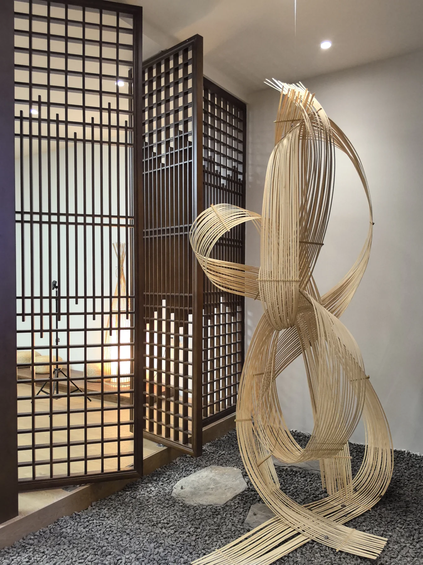 木格栅屏风与座椅